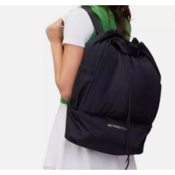 BEYOND YOGA Convertible Gym Yoga Bag Backpack NWOT Black - Picture 1 of 13